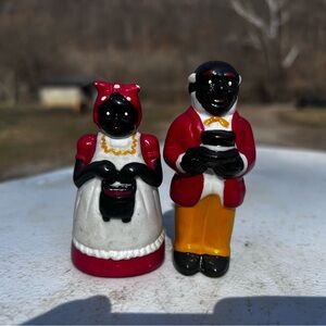 Vintage Ceramic salt and pepper shakers